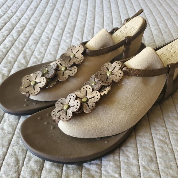 Vionic Julie II Slingback Thong Sandal MSRP $79.99 - Picture 4 of 9